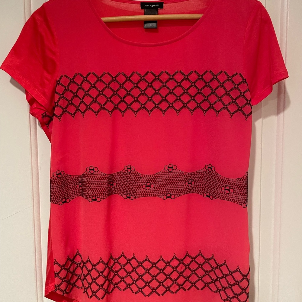 Pink with navy detail shirt sleeve Ann Taylor shirt